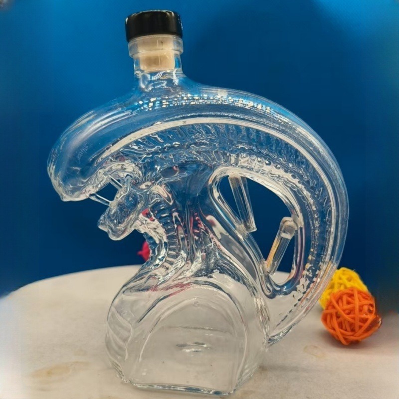 Alien Xenomorph Shaped Whiskey - огляд і ціна Model Kit Gundam