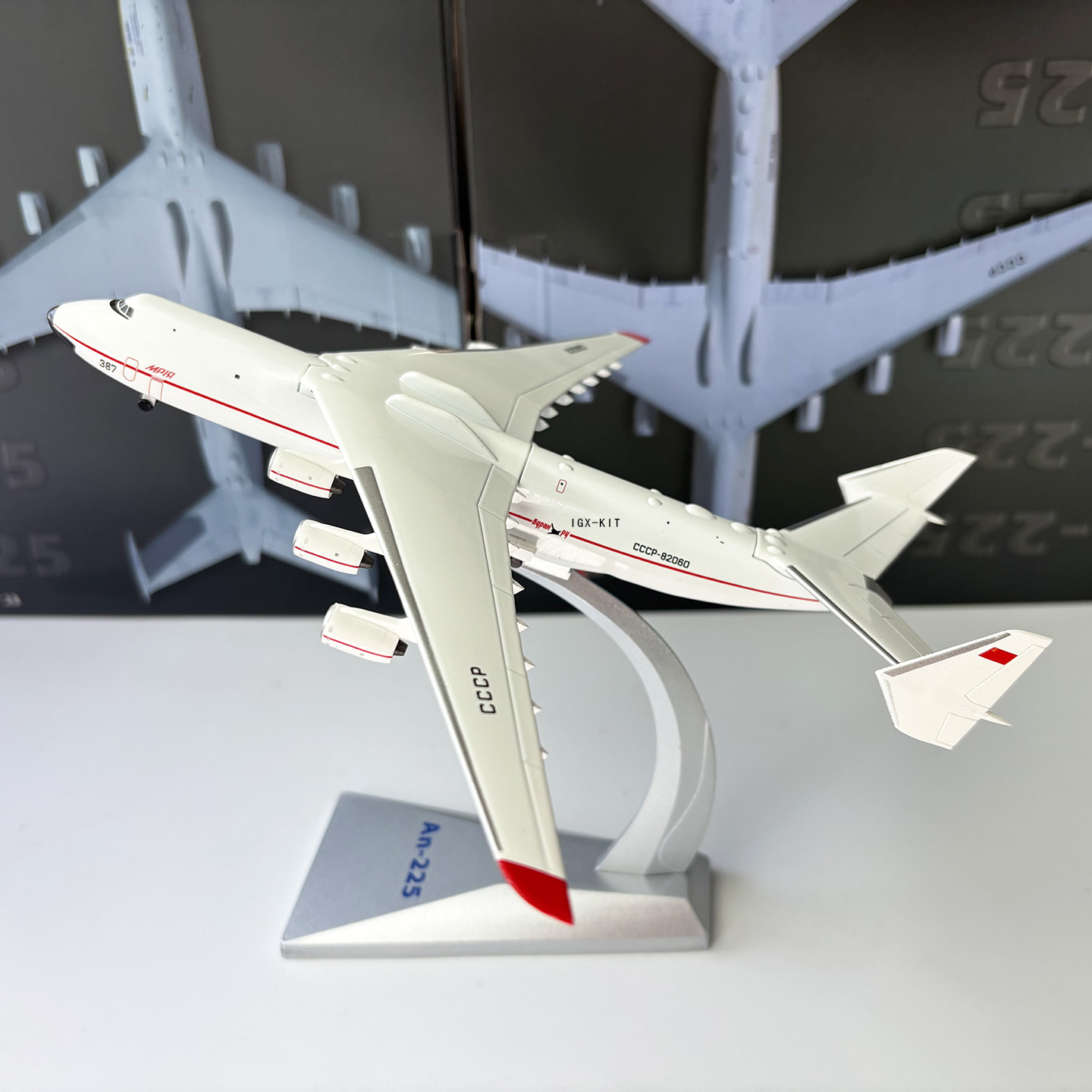 1/400 Scale AN225 Heavy Transp - огляд і ціна Model Kit Ukraine