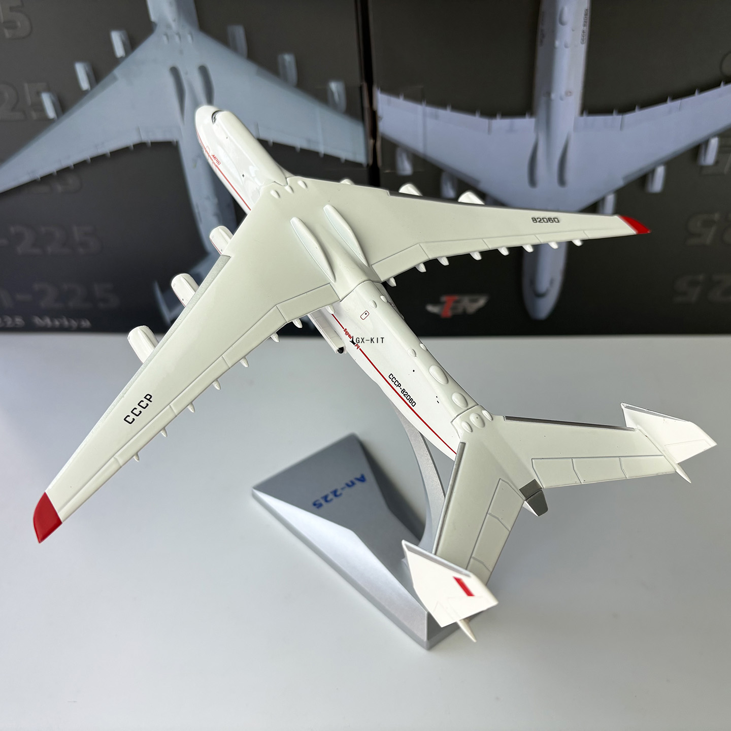 1/400 Scale AN225 Heavy Transp - огляд і ціна Model Kit Ukraine