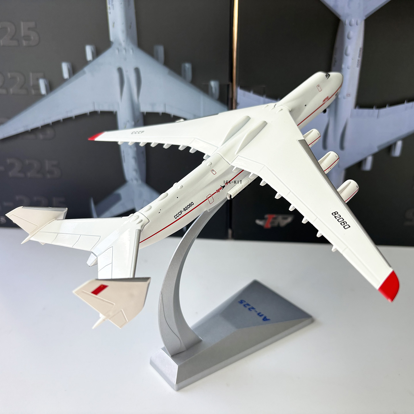 1/400 Scale AN225 Heavy Transp - огляд і ціна Model Kit Ukraine